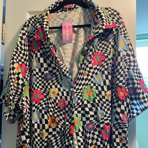 Button up Checkered/flower pattern blouse - Picture 1 of 4